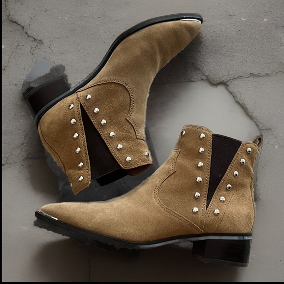 Marc Fisher Shoes - Marc Fisher Yentia Chelsea Boots in Natural Suede Pointed Toe Pull On Size 7.5